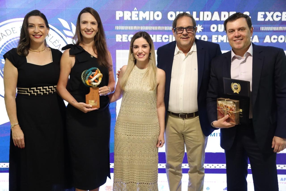 Dino - Divulgador de Noticias